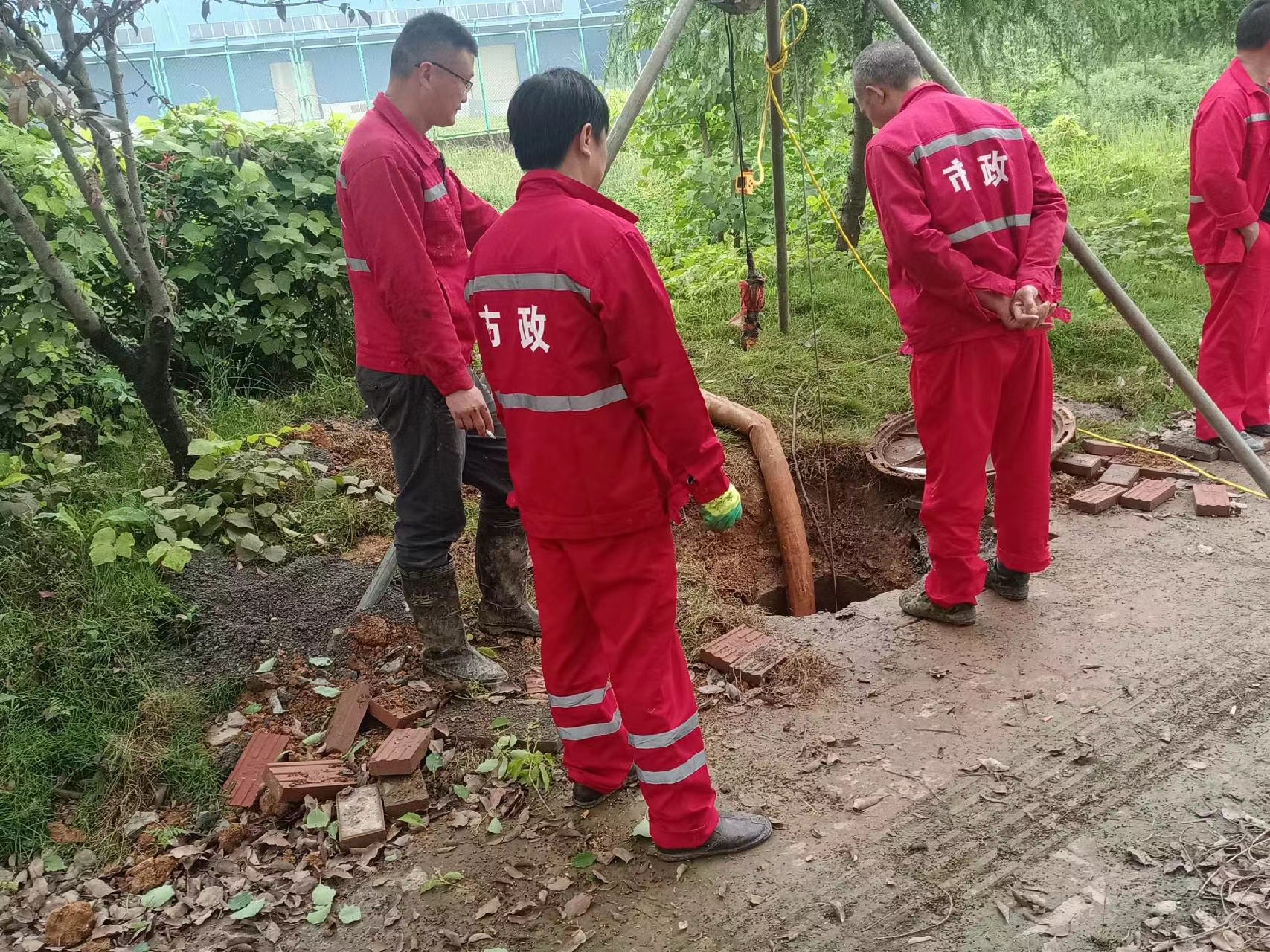 管网清淤检测机械制螺旋管缠绕法修复改造工程 (图2)